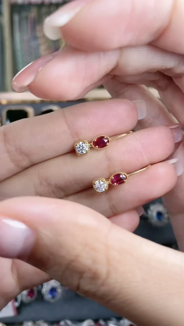 耳饰18K金镶嵌红宝石·