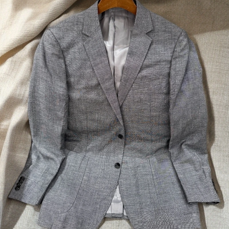 B601A13男士浅灰休闲商务西服羊毛66%+亚麻26%+桑蚕丝8%单开叉外