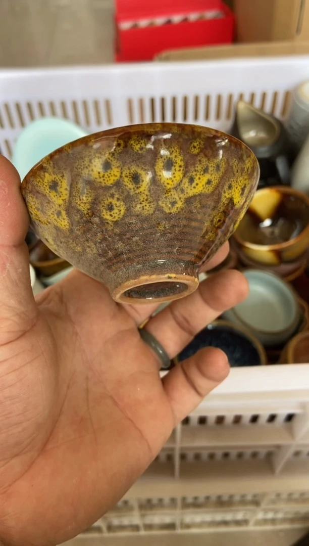 摄影的产品有使用过的痕迹有点脏介意勿拍