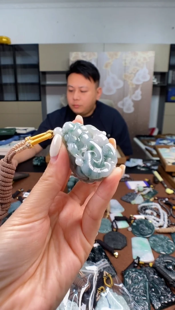 颈饰未镶嵌翡翠 多样性发其一