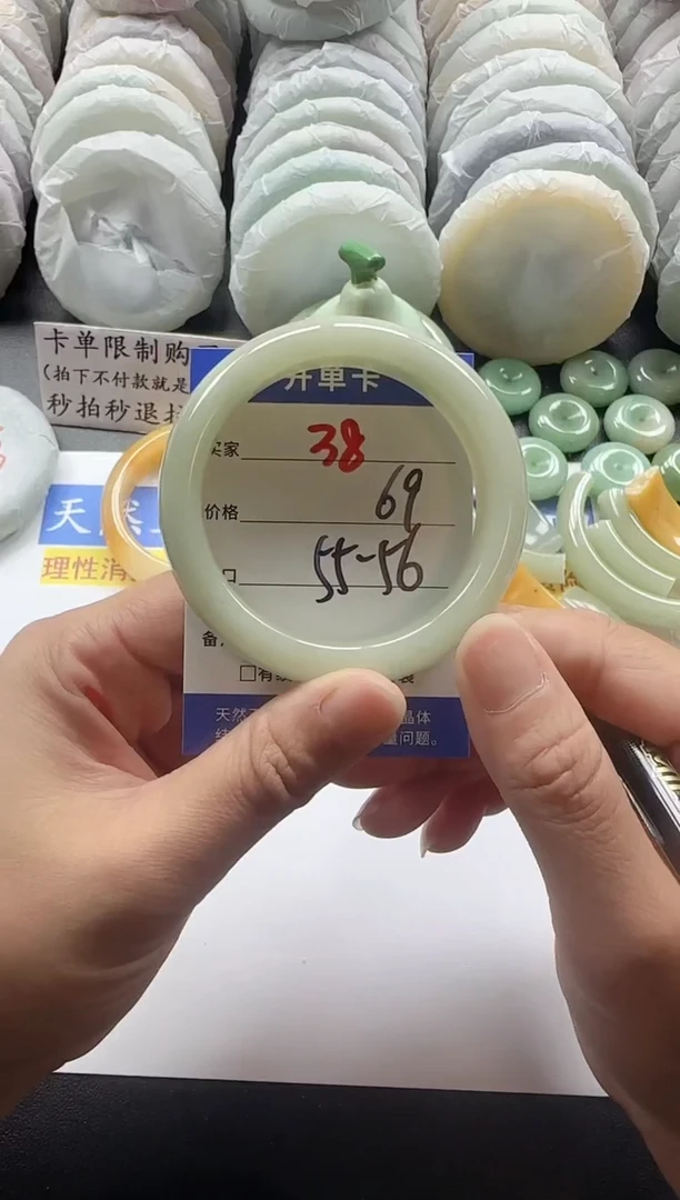 未镶嵌手镯石英质玉38