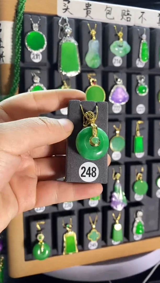 【闪购商品】翡翠耳饰银S925镶嵌248....