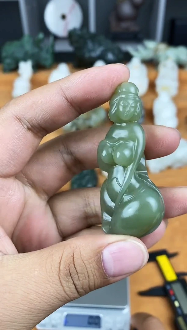 颈饰未镶嵌和田玉1