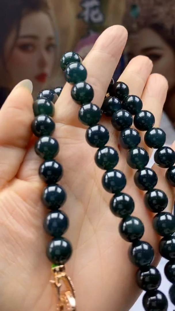 翡翠未镶嵌颈饰      *88