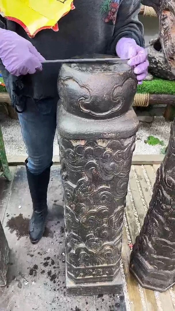 柱子一个一米高一个