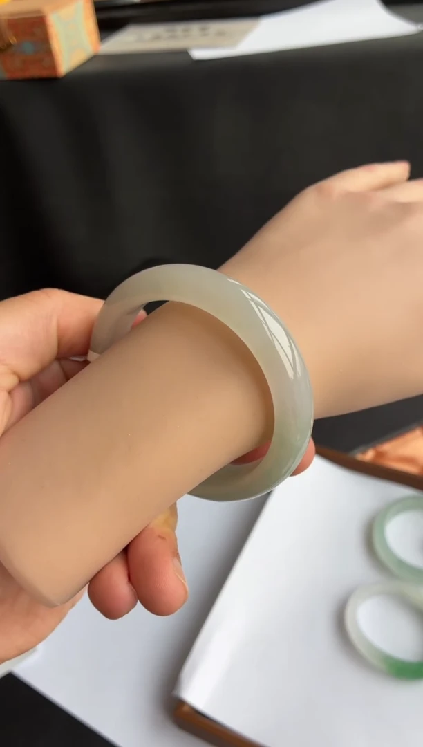 未镶嵌手镯翡翠22号56.8*12.8*8.7正圈