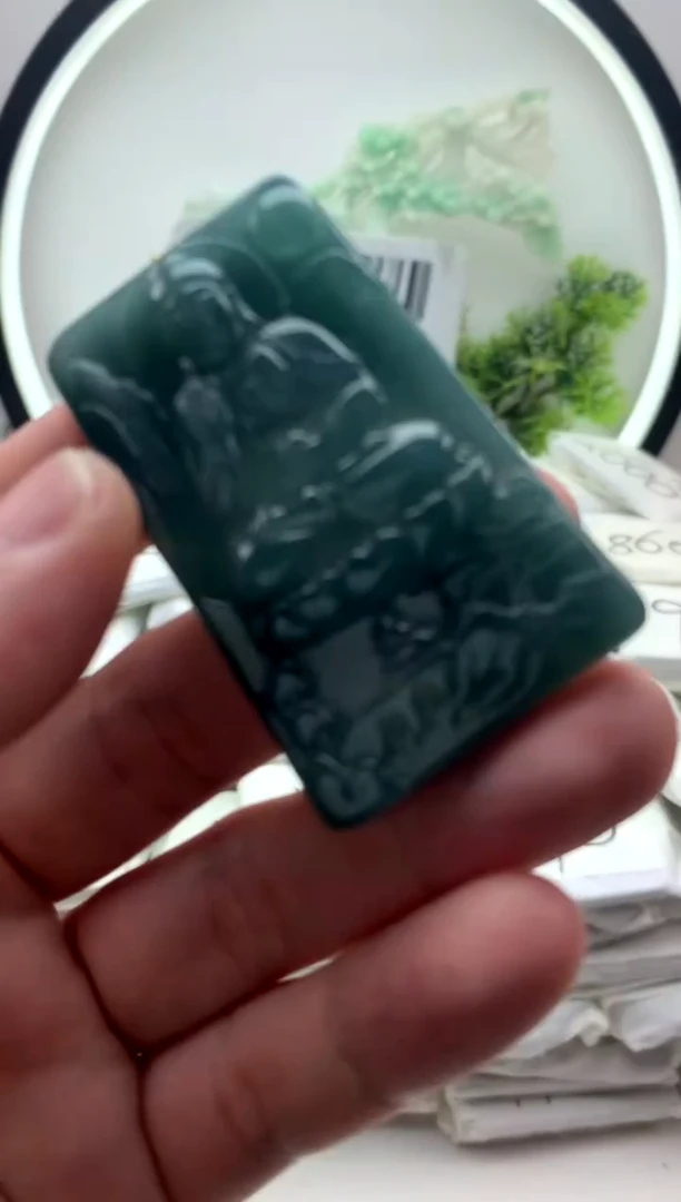 翡翠未镶嵌颈饰阿弥陀佛