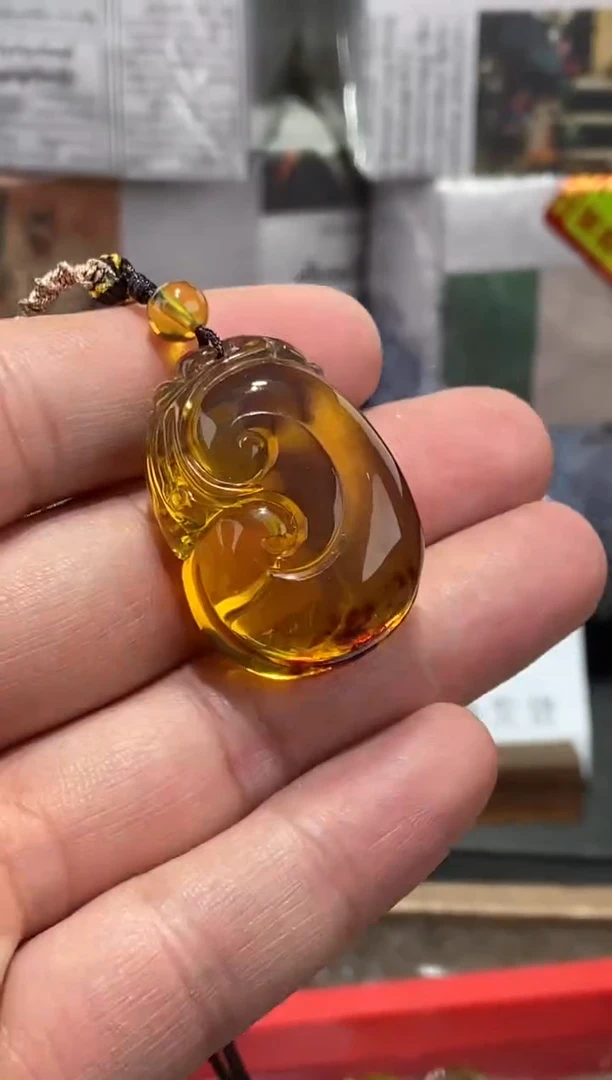 琥珀颈饰未镶嵌金蓝珀带血蜜如意