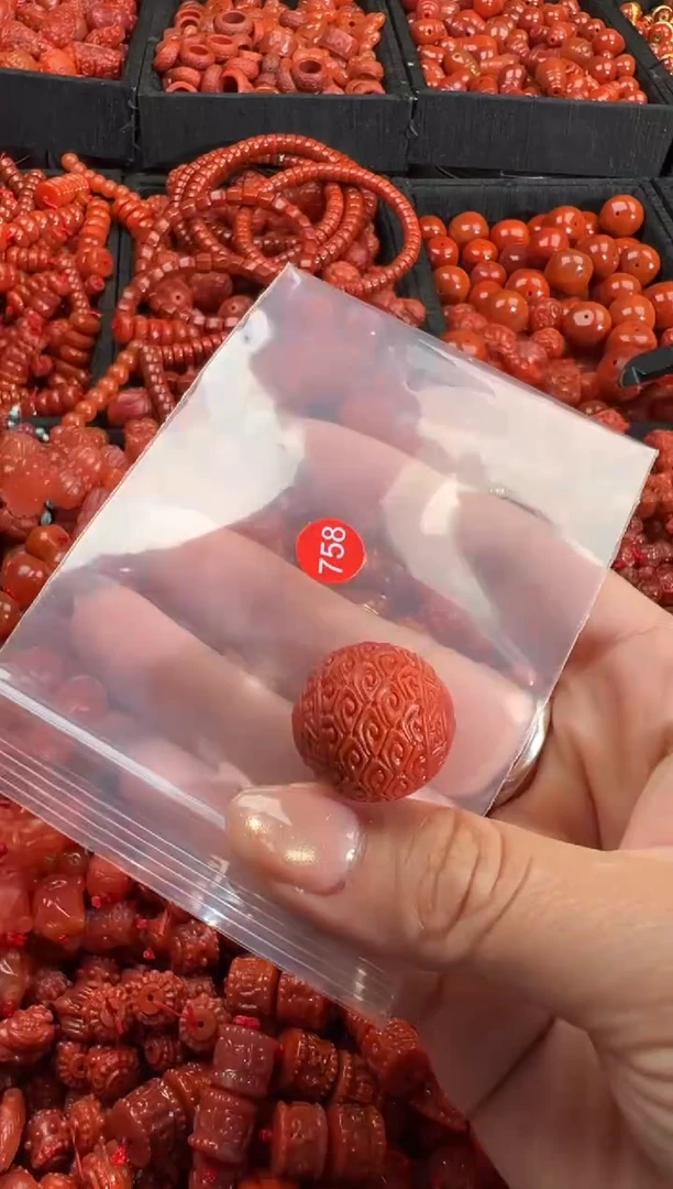 南红玛瑙未镶嵌颈饰1