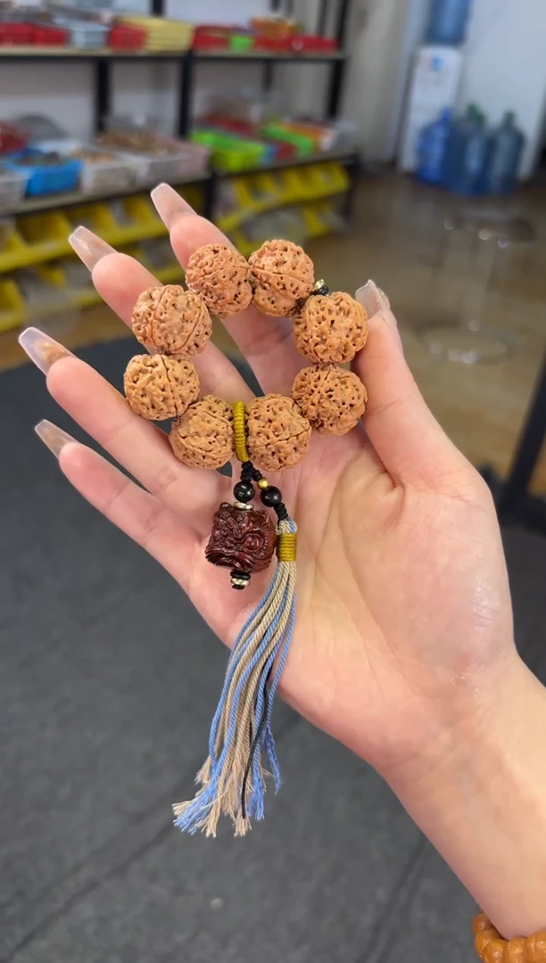 【闪购商品】菩提根/象牙果吊坠   1.8金刚醒狮手捻