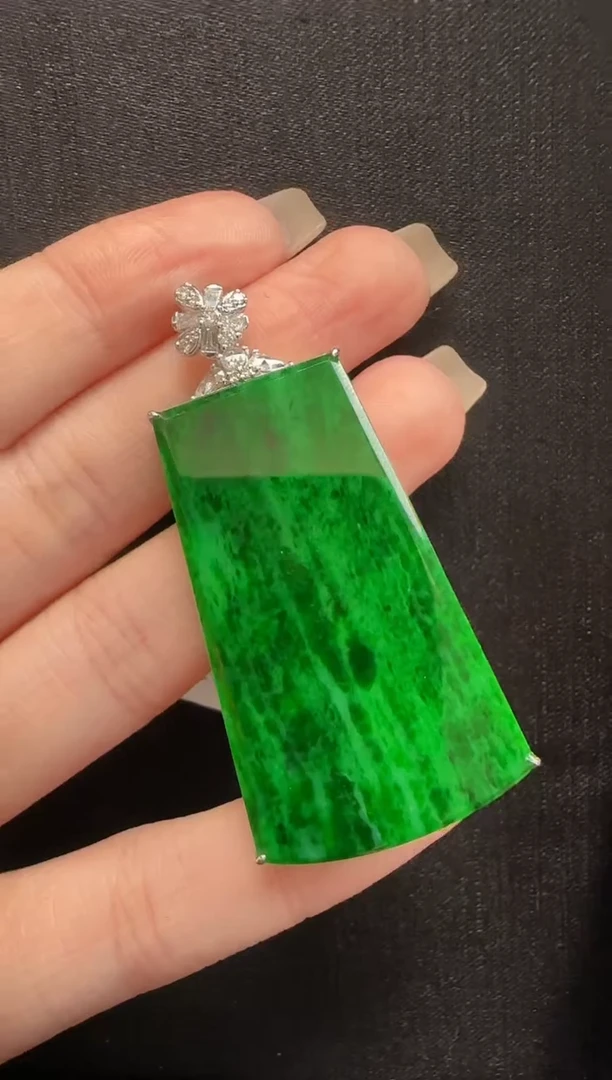 【闪购商品】翡翠颈饰18K金镶嵌120无事牌一个