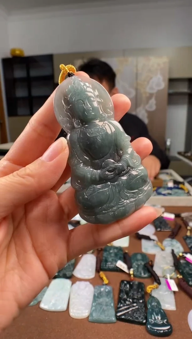 颈饰未镶嵌翡翠 多样性发其一