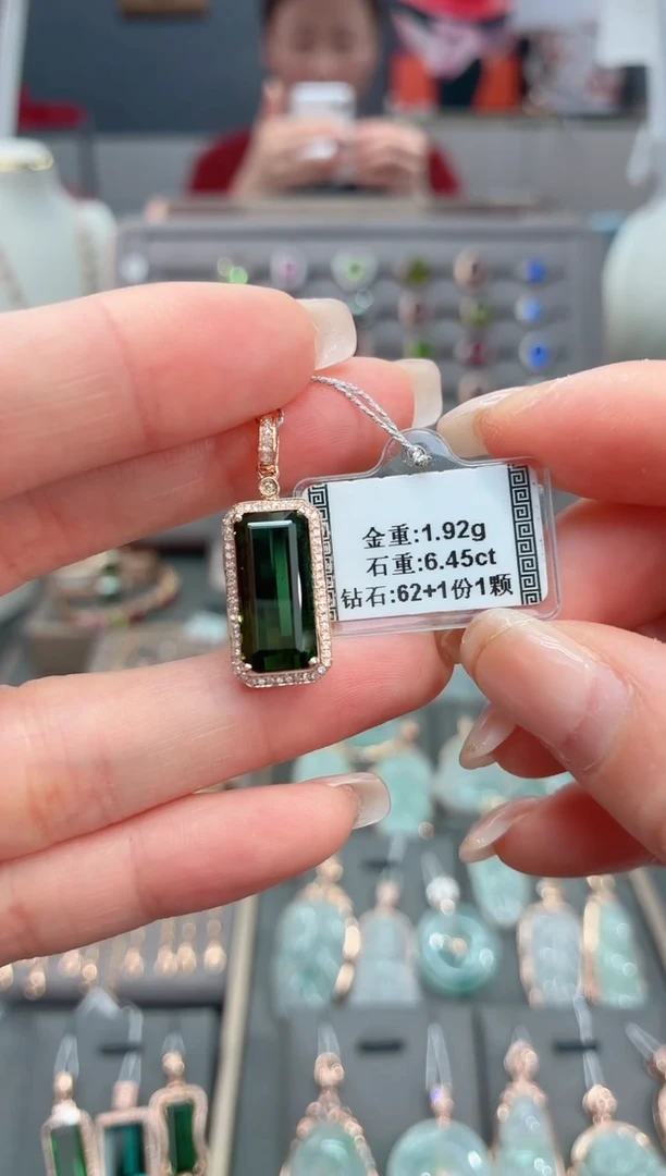 颈饰18K金镶嵌碧玺6.45