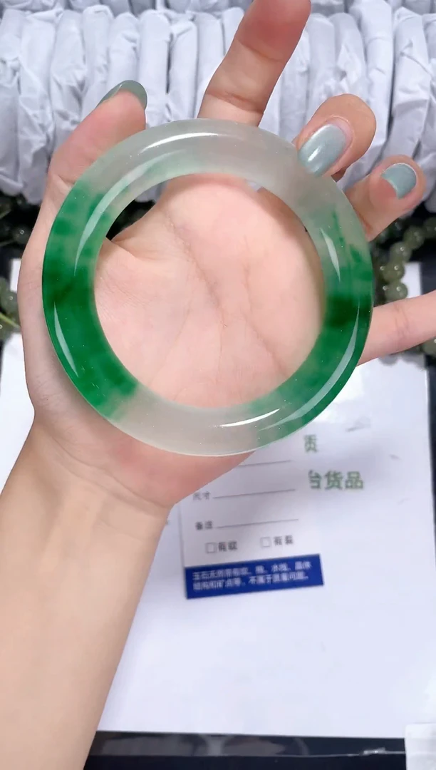 未镶嵌双耳挂翠石英岩玉038 圈口61-62