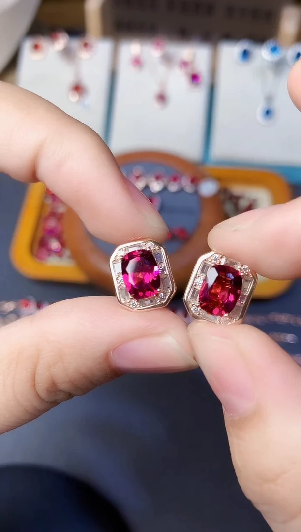 银S925镶嵌耳钉石榴石天然镁铝