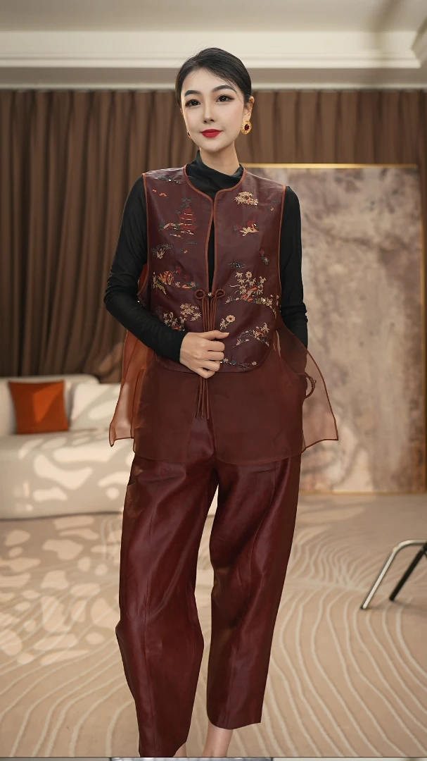 825433 风云百分百桑蚕丝刺绣红云纱马甲