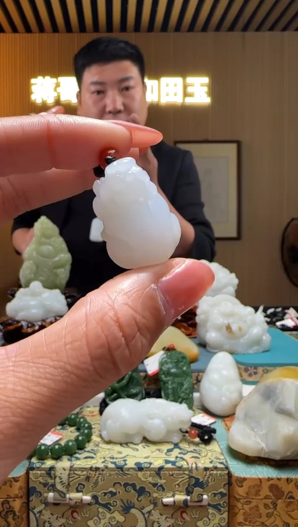 颈饰未镶嵌和田玉7500