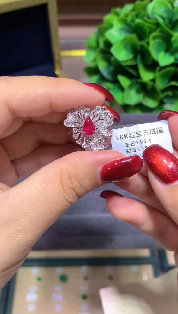 18K金镶嵌戒指红宝石1.05ct