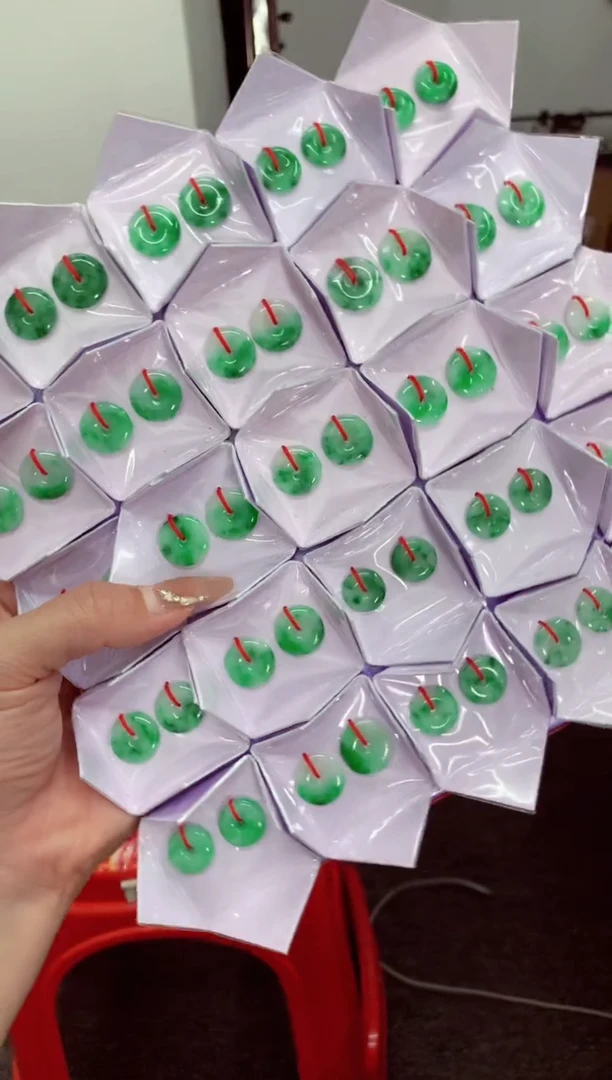 翡翠未镶嵌吊坠(不含链)多样性发货发其中一件