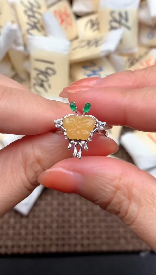 18K金镶嵌挂件翡翠1