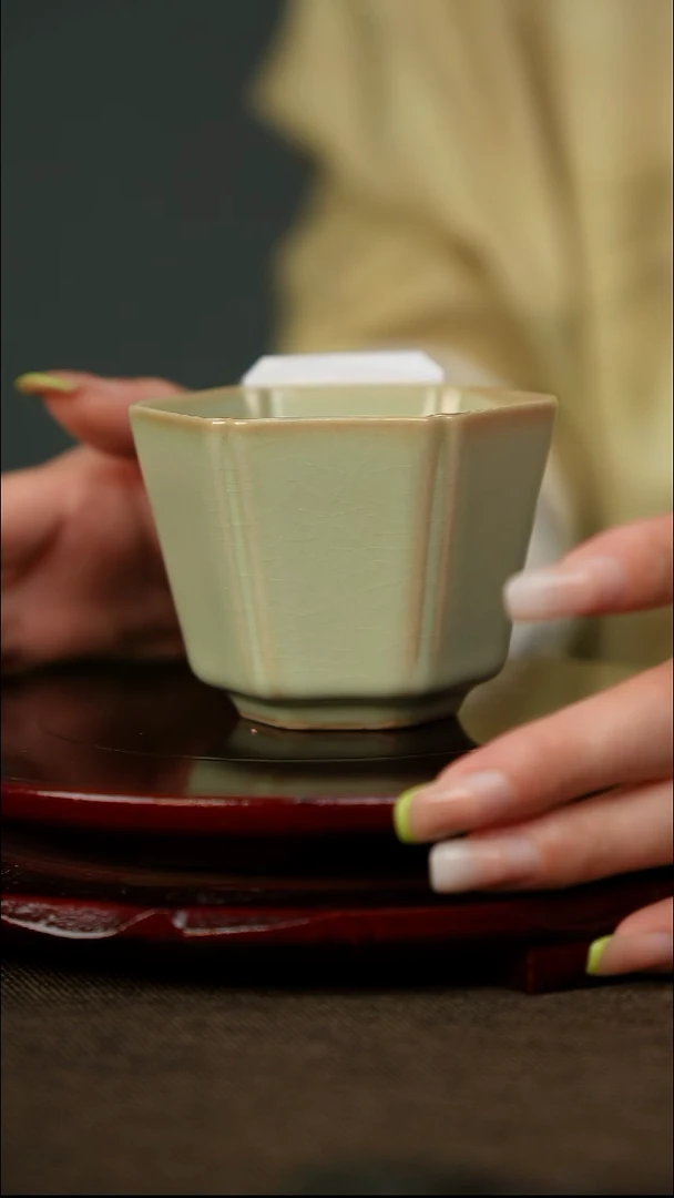 粉青 六方葵口杯 带底款