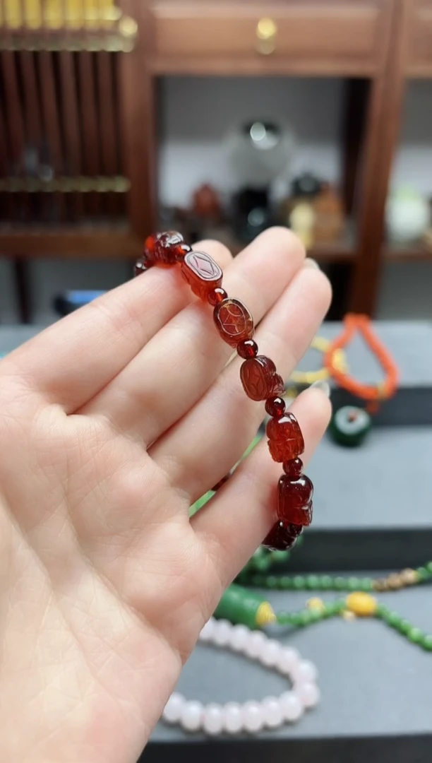 【闪购商品】石榴石手串未镶嵌石榴石貔貅手串 ZD