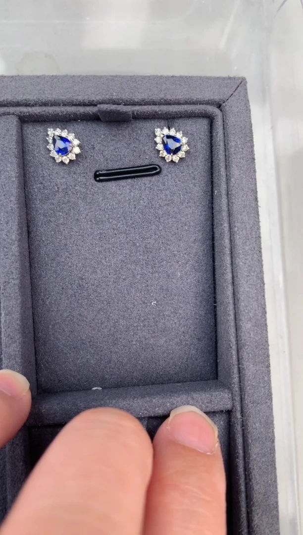 【闪购商品】蓝宝石耳饰18K金镶嵌58分皇家蓝耳钉