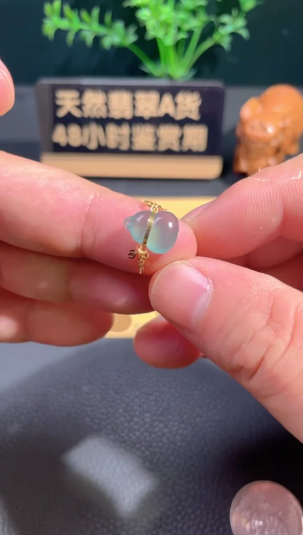 颈饰18K金镶嵌翡翠翡翠