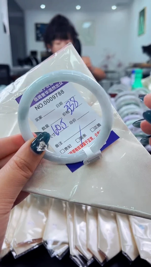 翡翠手镯未镶嵌天然缅甸A货翡翠
