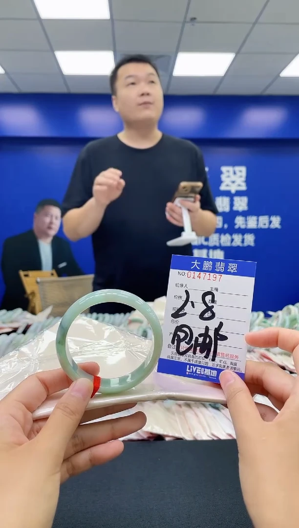 翡翠手镯未镶嵌0381759211