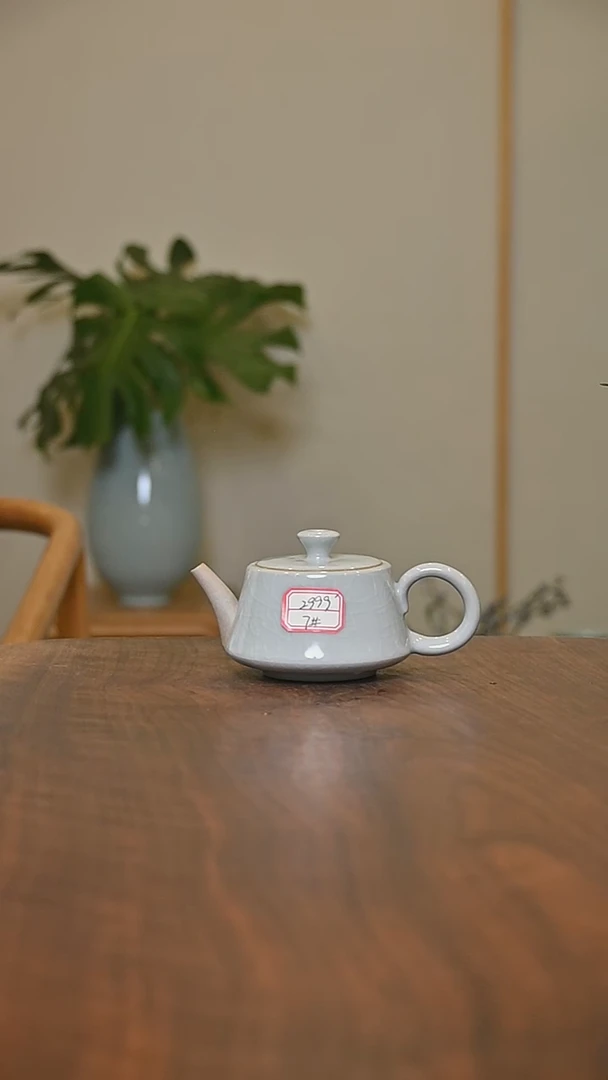7#柱础壶 月白釉 微瑕 朱法喜款