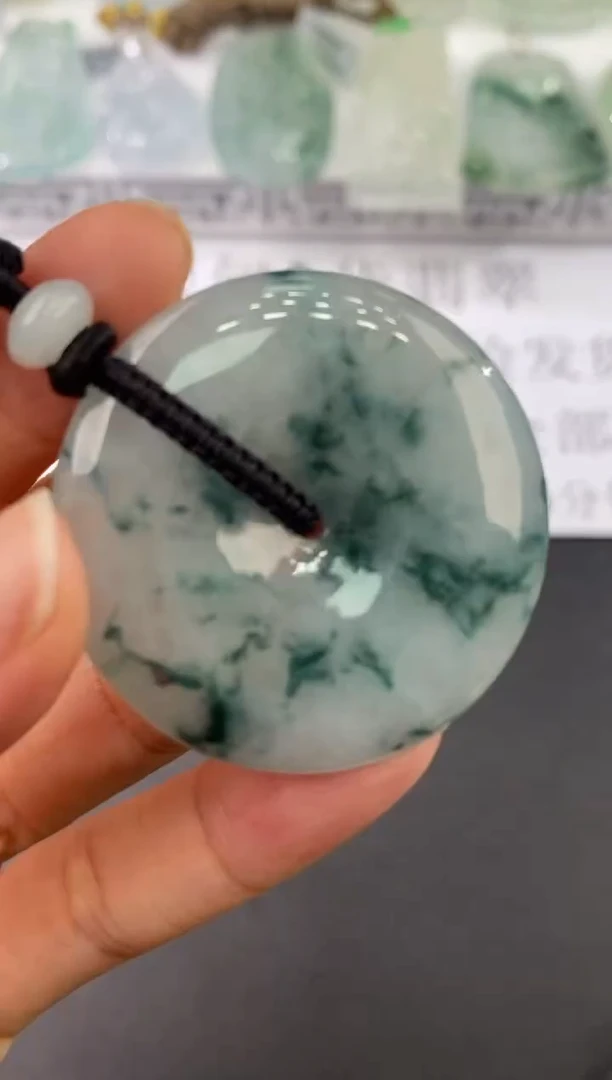 未镶嵌挂件翡翠304974      多人