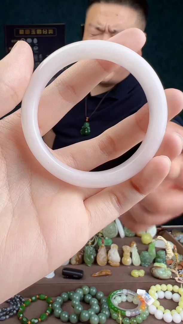 和田玉手镯未镶嵌多样性发货 拍一单发一个52-64