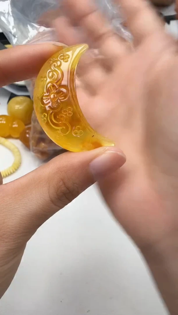 裸石琥珀未镶嵌如图