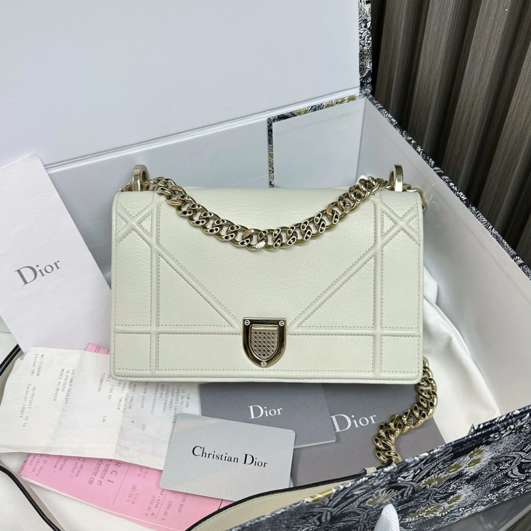 99新 DIOR/迪奥 白色盾牌链条包 C684385 3179