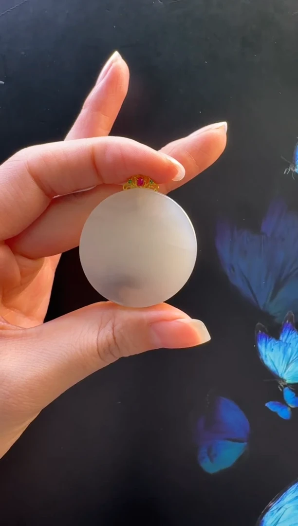 颈饰未镶嵌和田玉吊坠