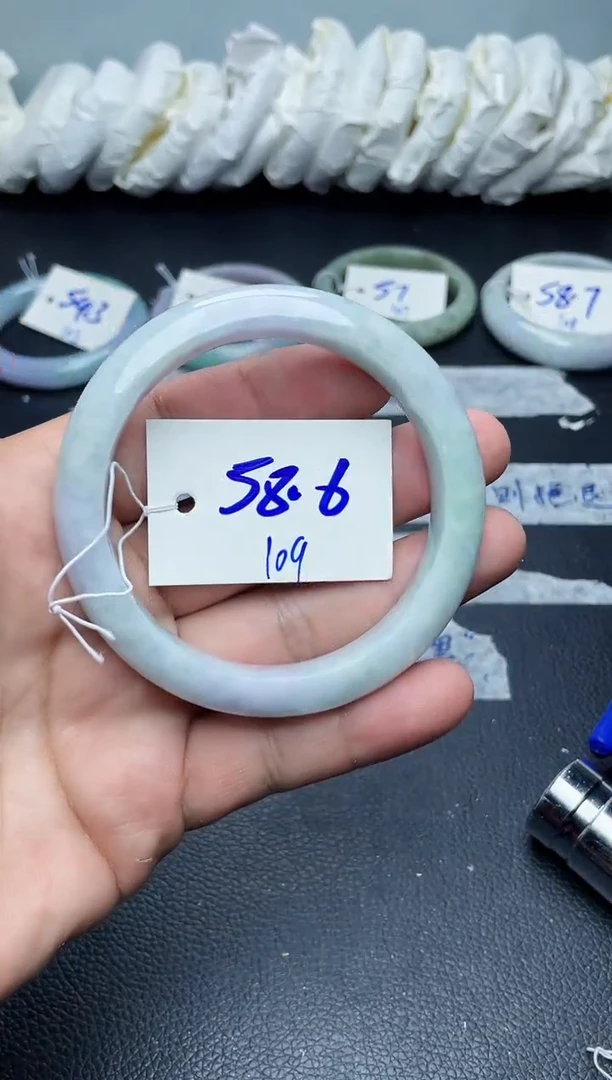 翡翠手镯未镶嵌109