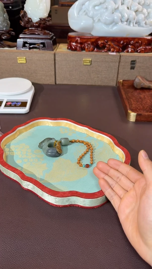 颈饰未镶嵌和田玉扳指把件