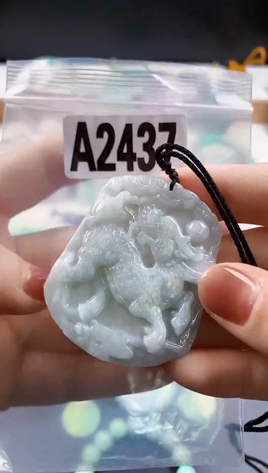 翡翠未镶嵌颈饰天然翡翠吊坠挂件