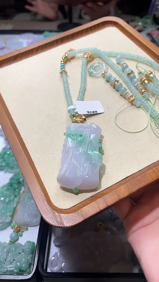 【闪购商品】翡翠颈饰未镶嵌吊坠