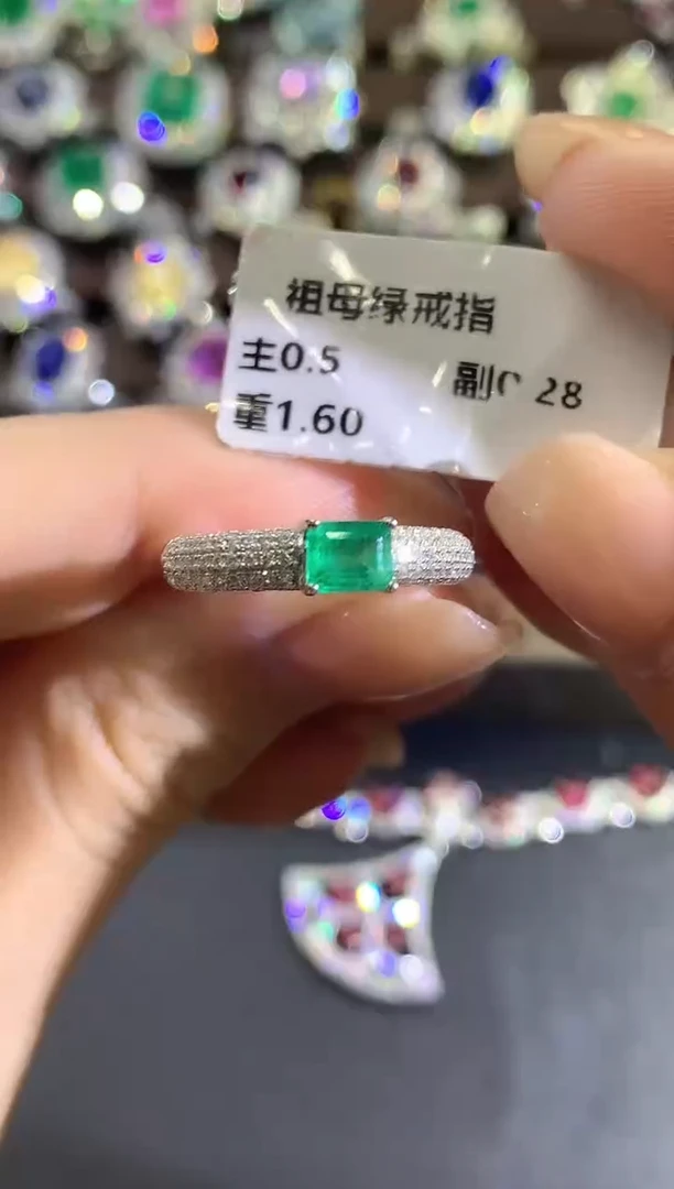 18K金镶嵌戒指祖母绿q373
