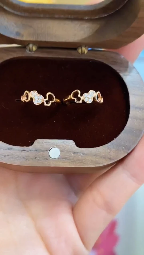 【闪购商品】钻石耳饰18K金镶嵌三葫芦耳圈