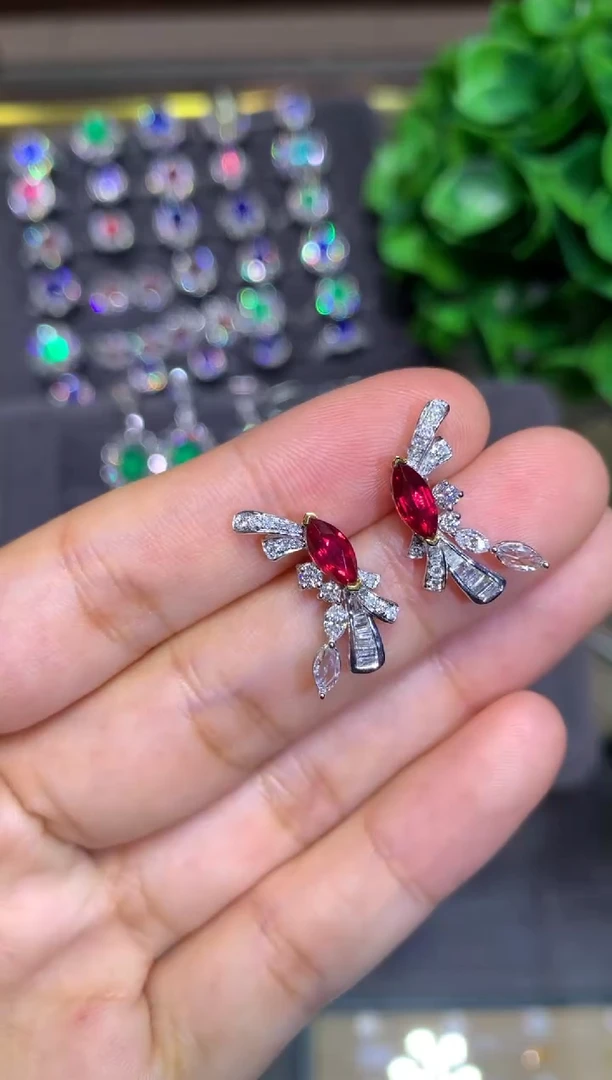 18K金镶嵌耳饰红宝石1.1ct