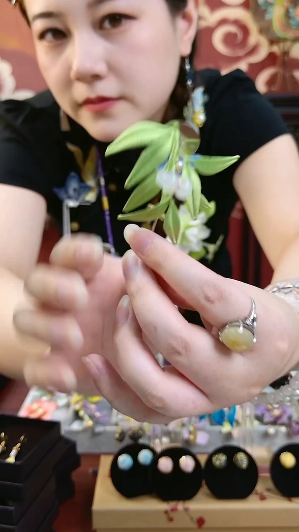 刺绣纯手工非遗绒花耳钩