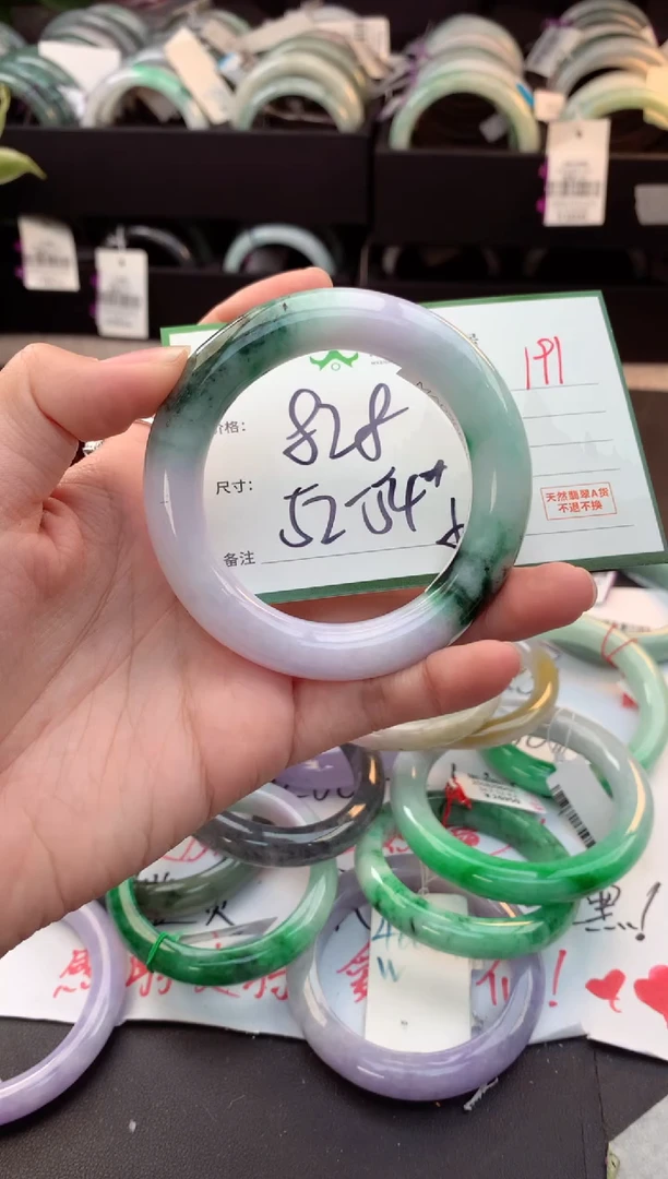 未镶嵌定制翡翠毛货需精细抛光+多人