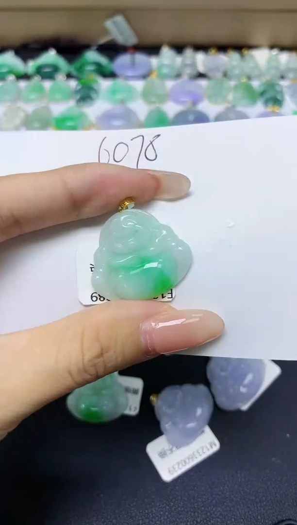 翡翠18K金镶嵌颈饰天然缅甸翡翠A货