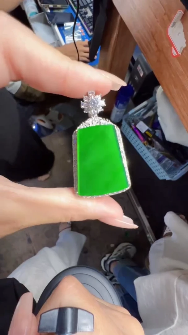 未镶嵌定制翡翠翡翠A货有轻微色差属于正常现象无事牌多样性发货1