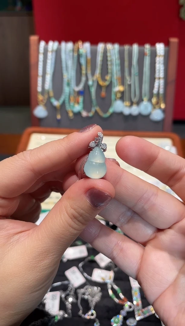 颈饰银S925镶嵌翡翠葫芦