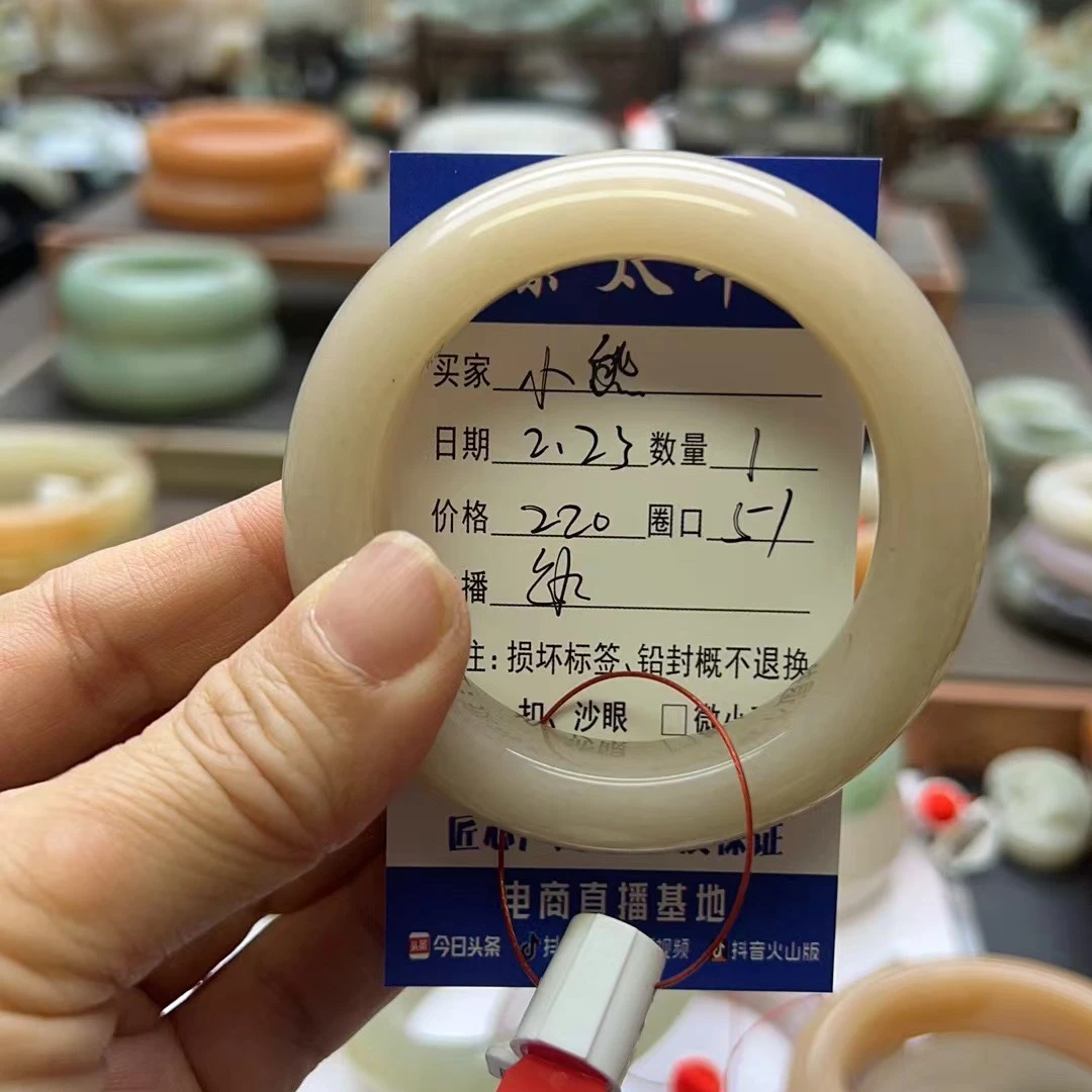 精美时尚女士手镯