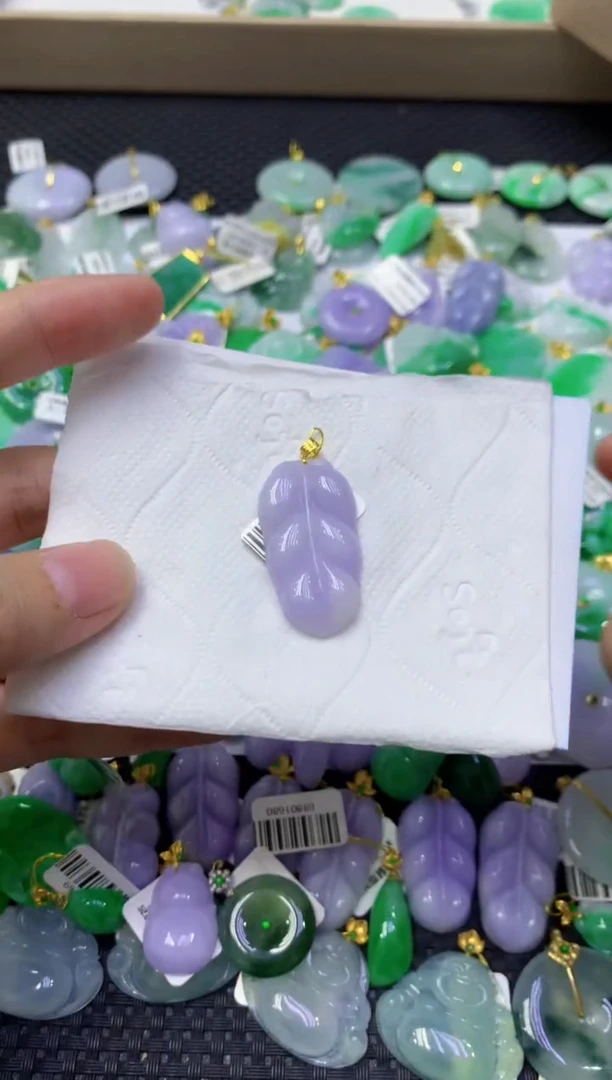 颈饰18K金镶嵌翡翠天然缅甸翡翠A货